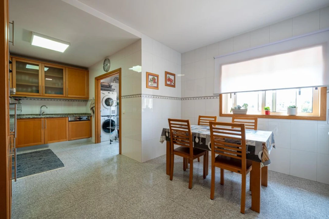 Prédio para Venda em São João da Madeira Foto 30