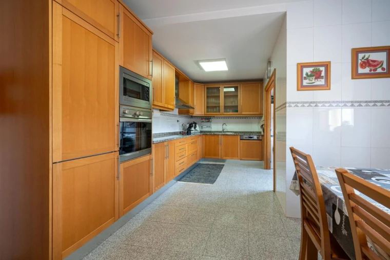 Prédio para Venda em São João da Madeira Foto 3