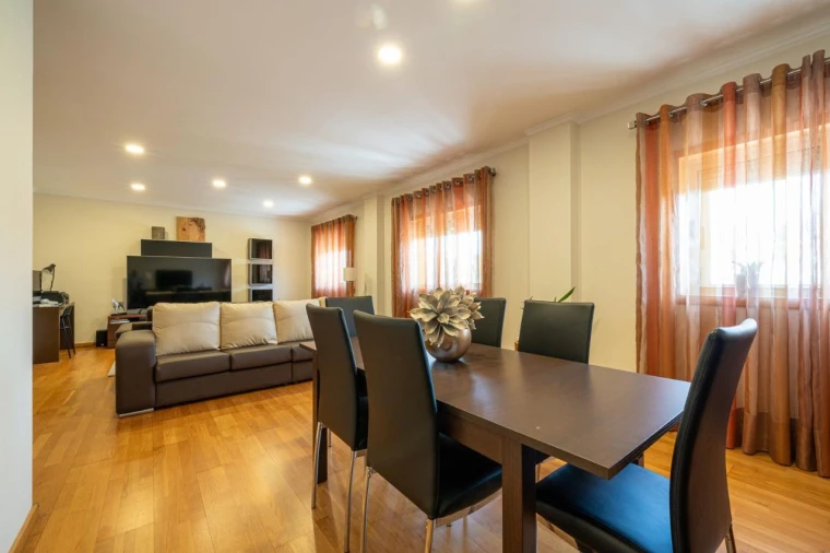 Prédio para Venda em São João da Madeira Foto 28