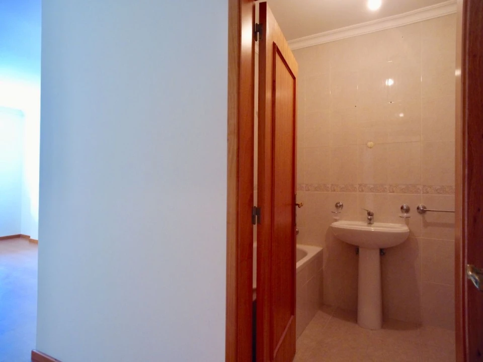 Apartamento T2 para Arrendamento em Oliveira do Bairro Foto 10