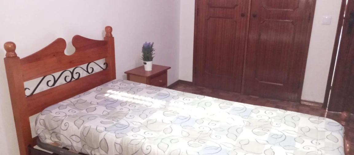 Quarto para Arrendamento em Rio Maior Foto 1