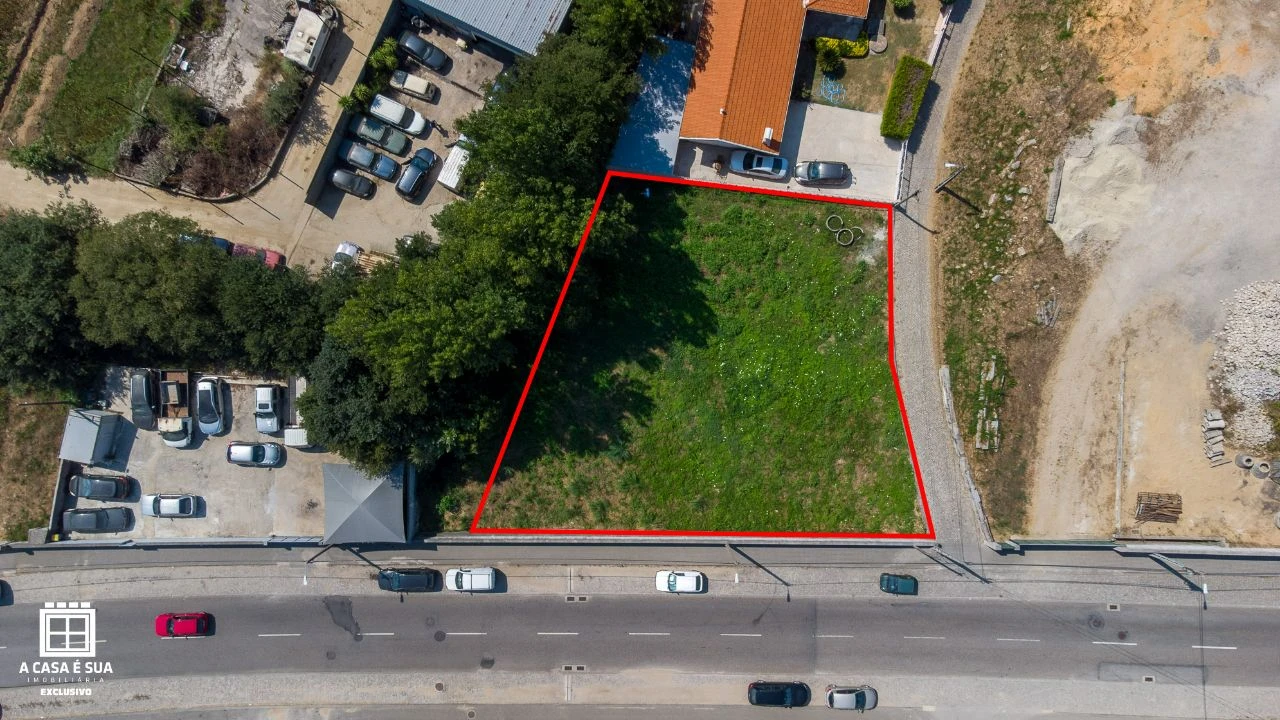 Terreno para Venda em Paços de Brandão Foto 1