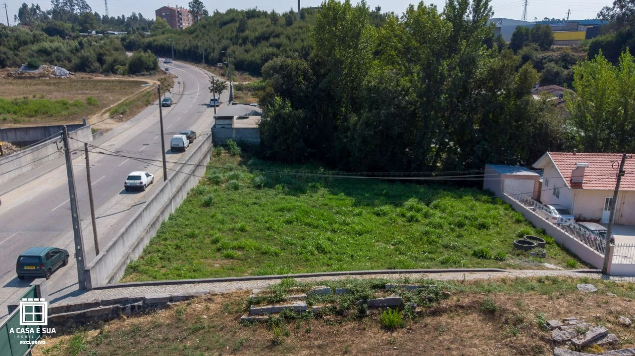 Terreno para Venda em Paços de Brandão Foto 3