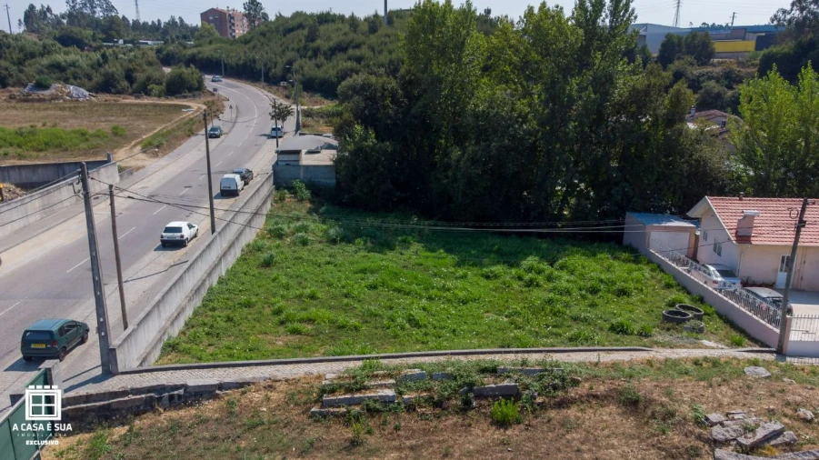 Terreno para Venda em Paços de Brandão Foto 3