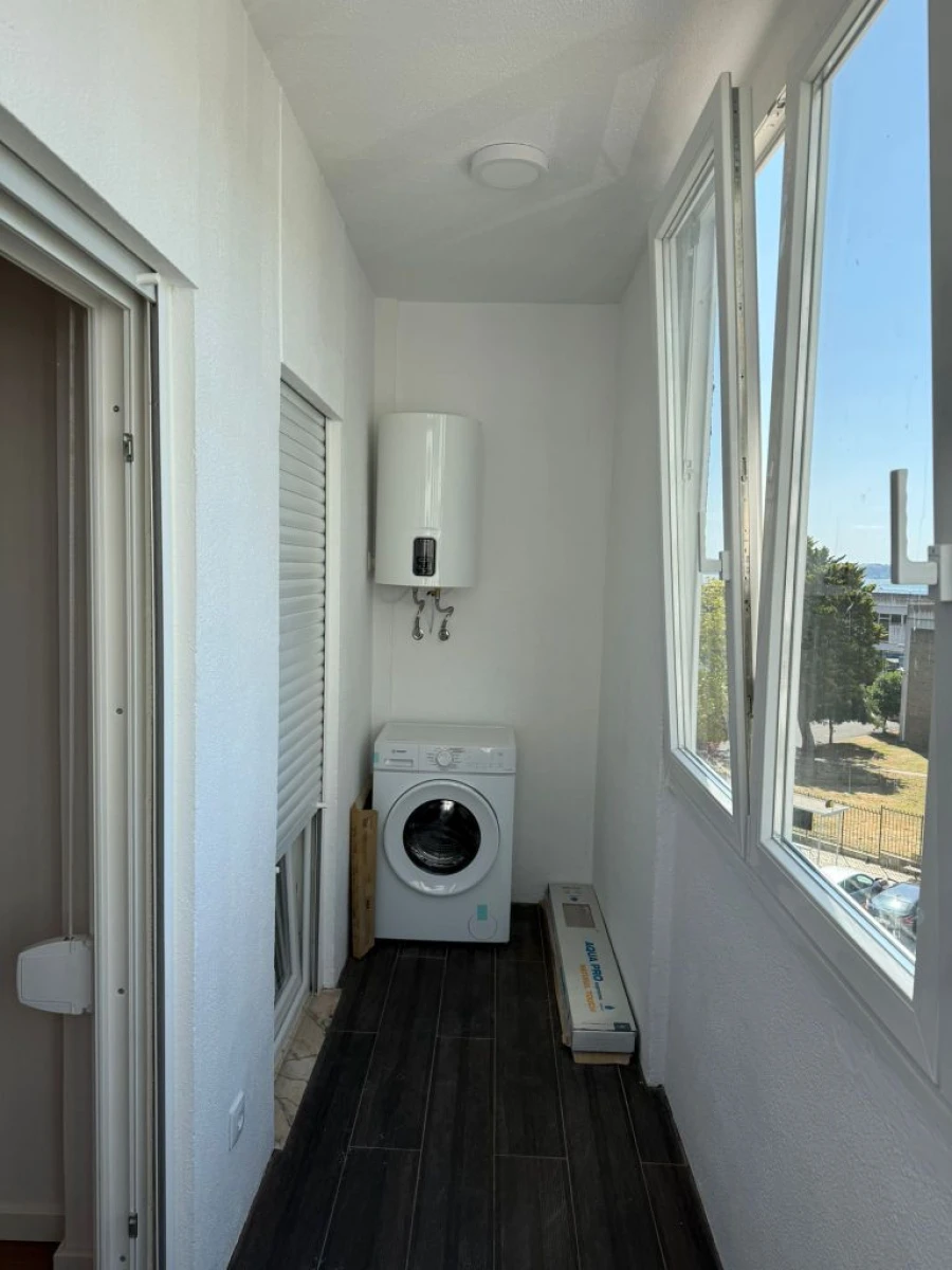 Apartamento T1 para Arrendamento em Paço de Arcos Foto 3