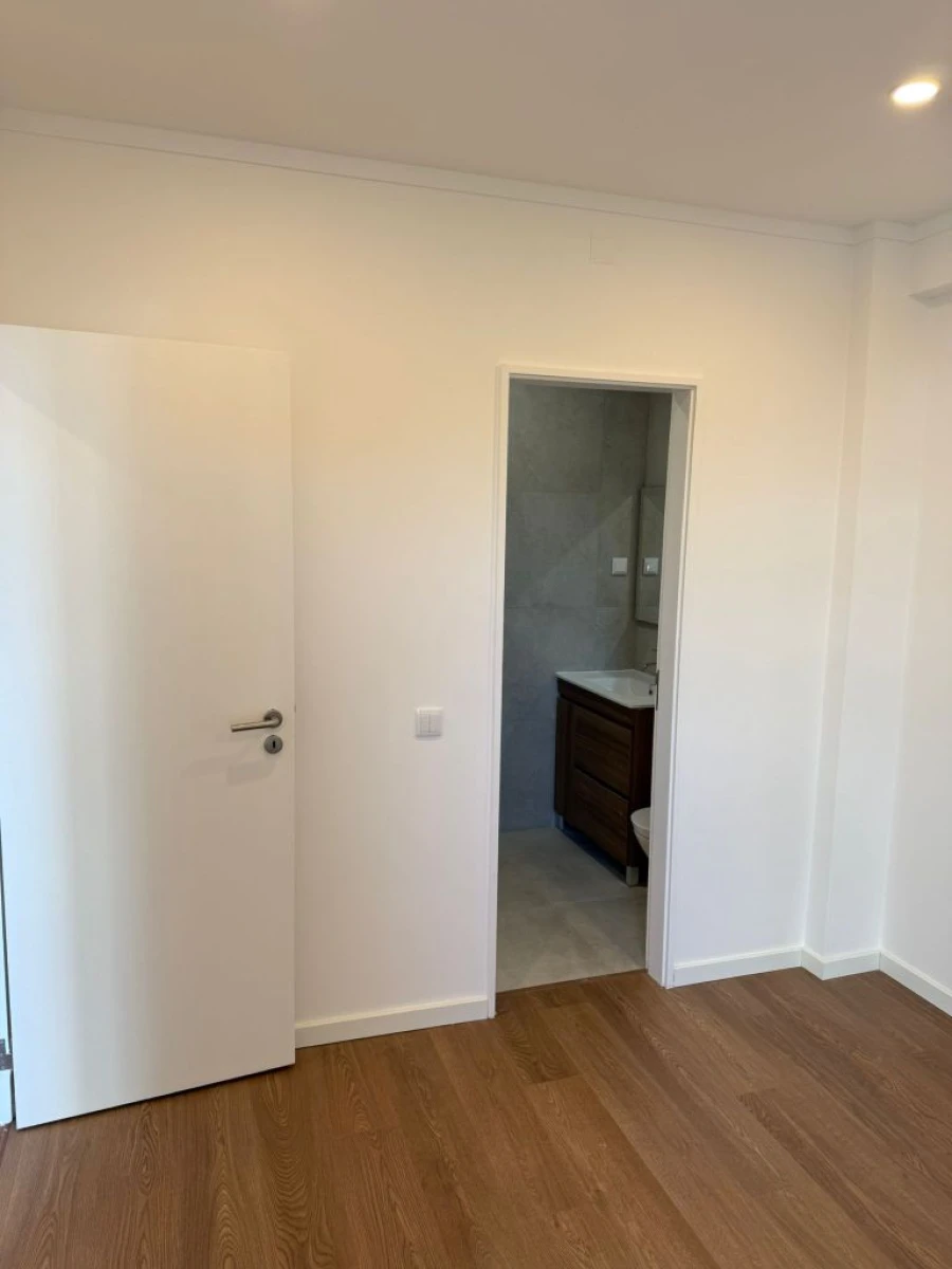 Apartamento T1 para Arrendamento em Paço de Arcos Foto 8