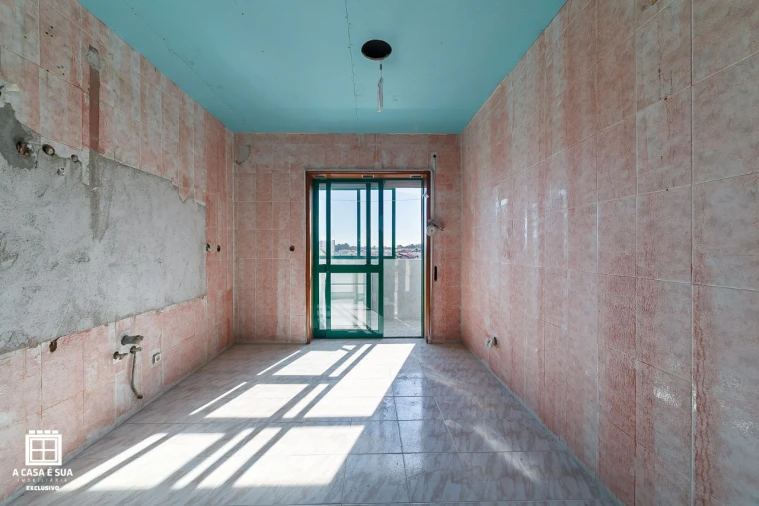 Apartamento T2 para Venda em Ovar Foto 2