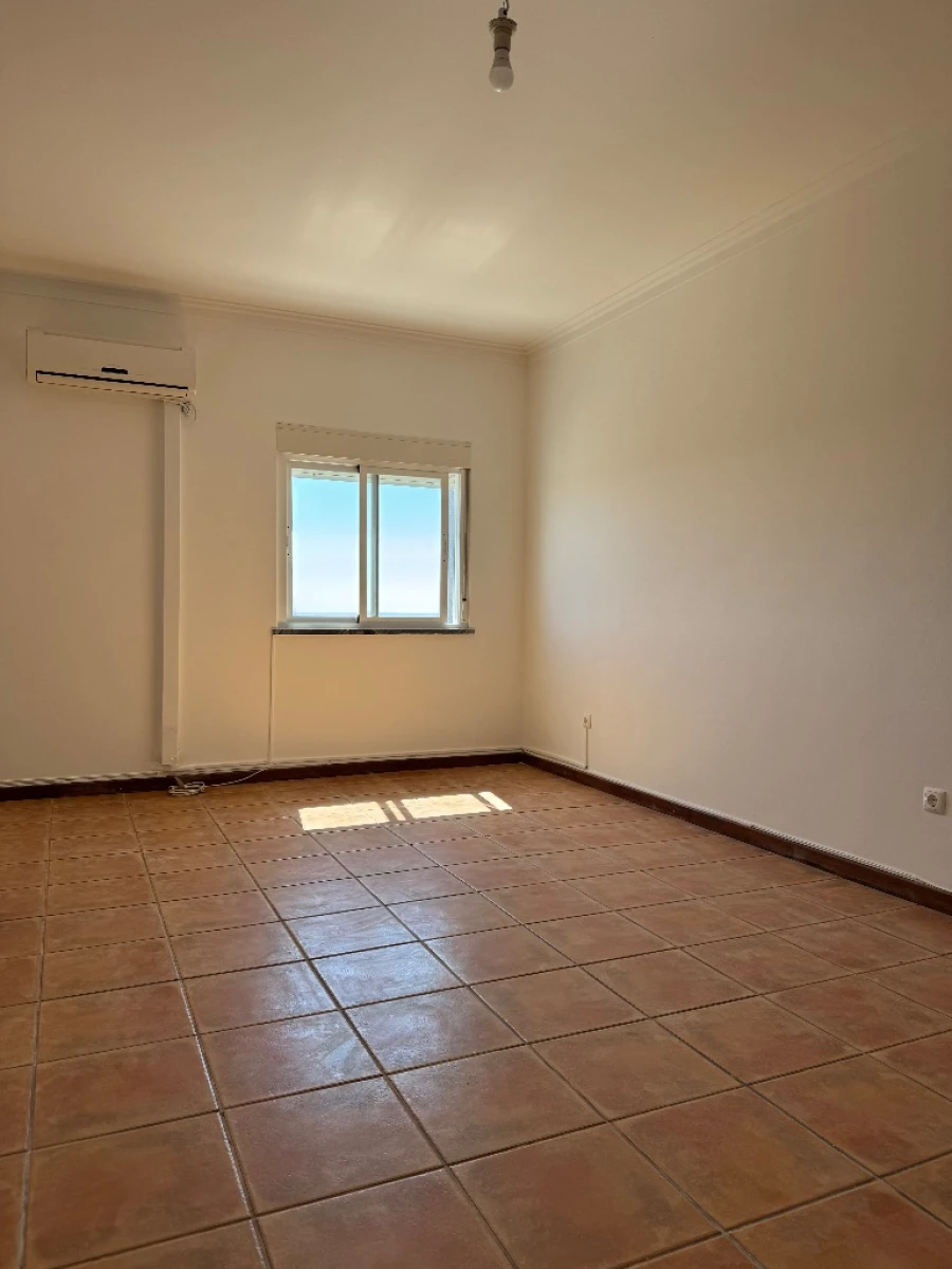 Apartamento T2 para Venda em Elvas Foto 8