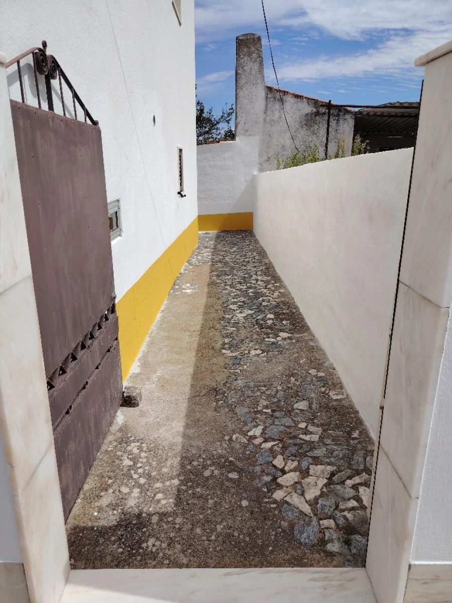 Moradia T2 para Venda em Vila viçosa Foto 35