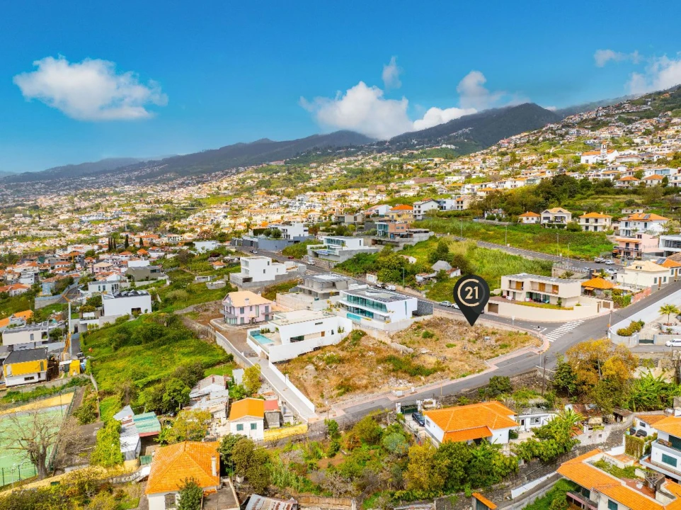 Terreno para Venda em Funchal Foto 2
