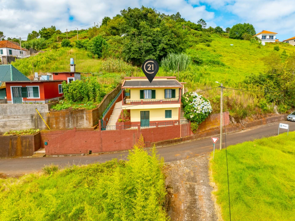 Moradia T4 para Venda em Pico Foto 2