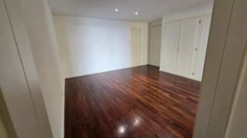 Apartamento T4 para Venda em Porto
