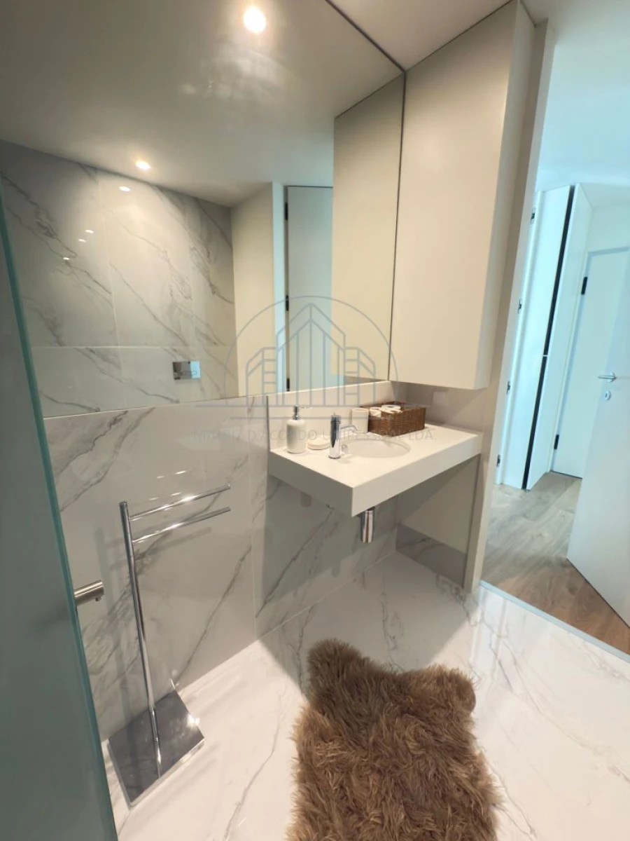 Apartamento T1 para Arrendamento em Porto Foto 9