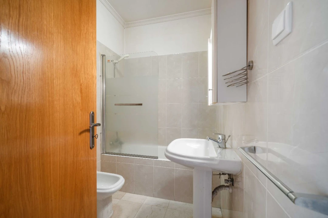 Moradia T3 para Venda em Câmara de Lobos Foto 21