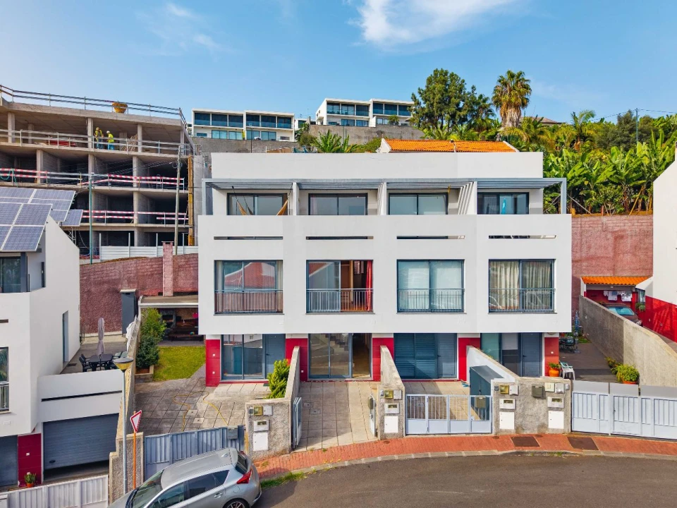 Moradia T3 para Venda em Câmara de Lobos Foto 1