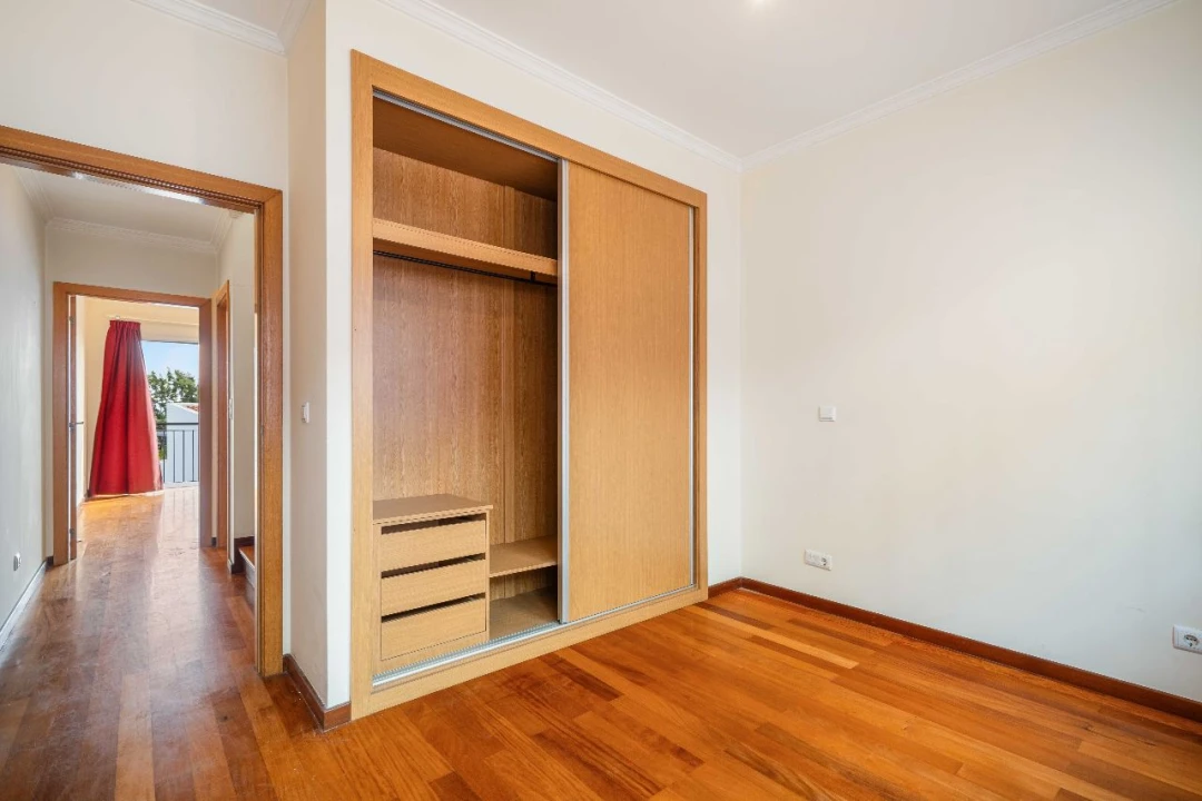 Moradia T3 para Venda em Câmara de Lobos Foto 17