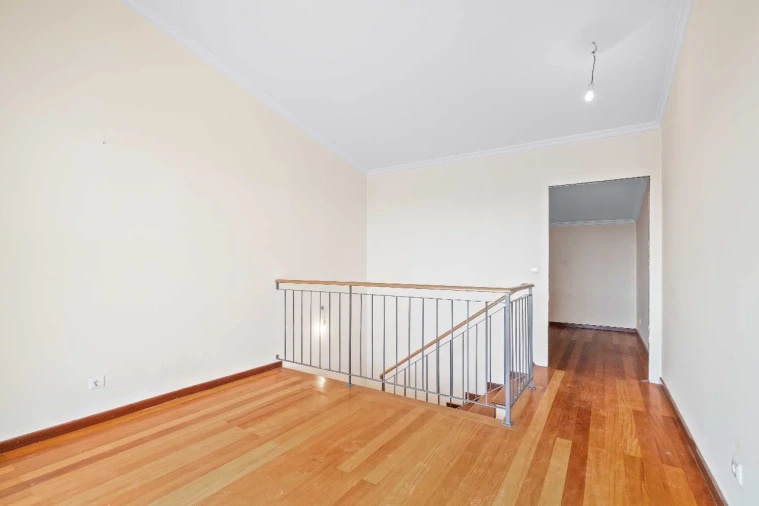 Moradia T3 para Venda em Câmara de Lobos Foto 5