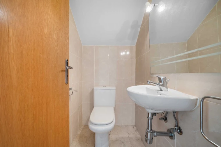 Moradia T3 para Venda em Câmara de Lobos Foto 22