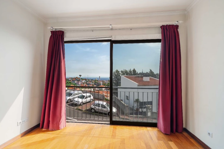 Moradia T3 para Venda em Câmara de Lobos Foto 16