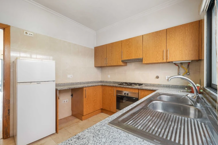 Moradia T3 para Venda em Câmara de Lobos Foto 8