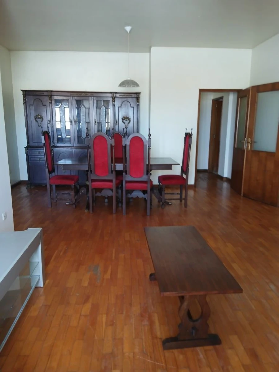 Apartamento T5 para Arrendamento em Paranhos Foto 7