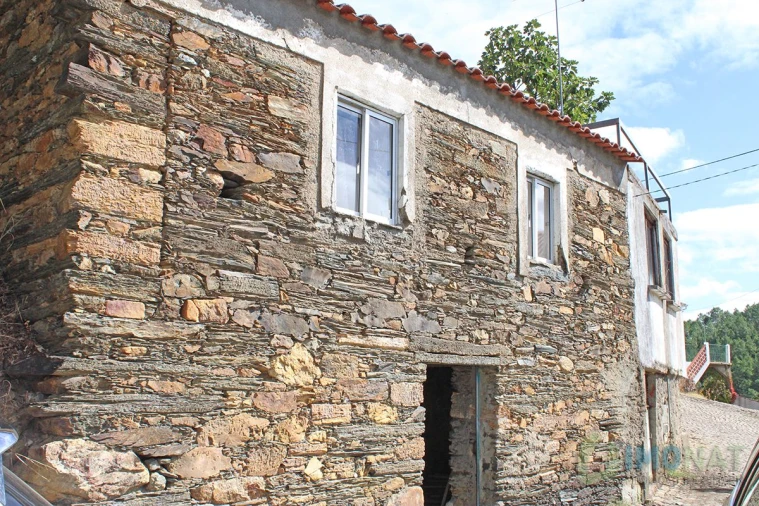 Moradia T3 para Venda em Cardosa Foto 3