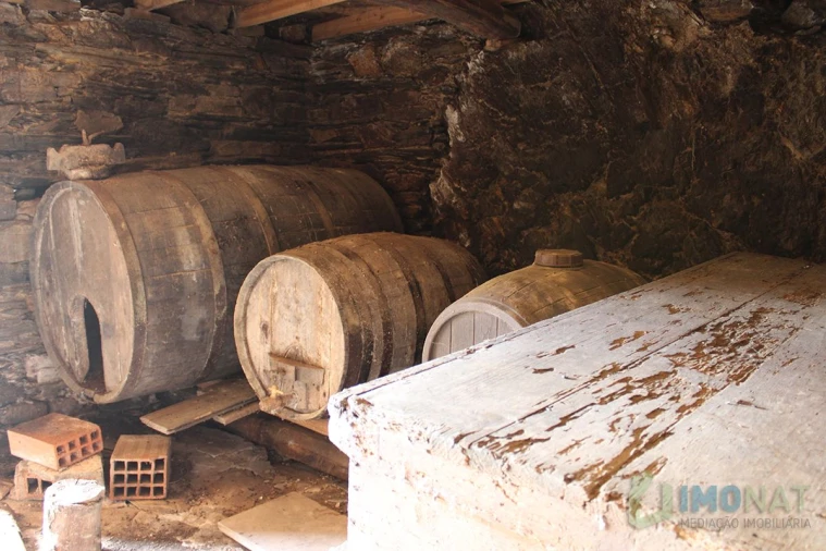 Moradia T3 para Venda em Cardosa Foto 24