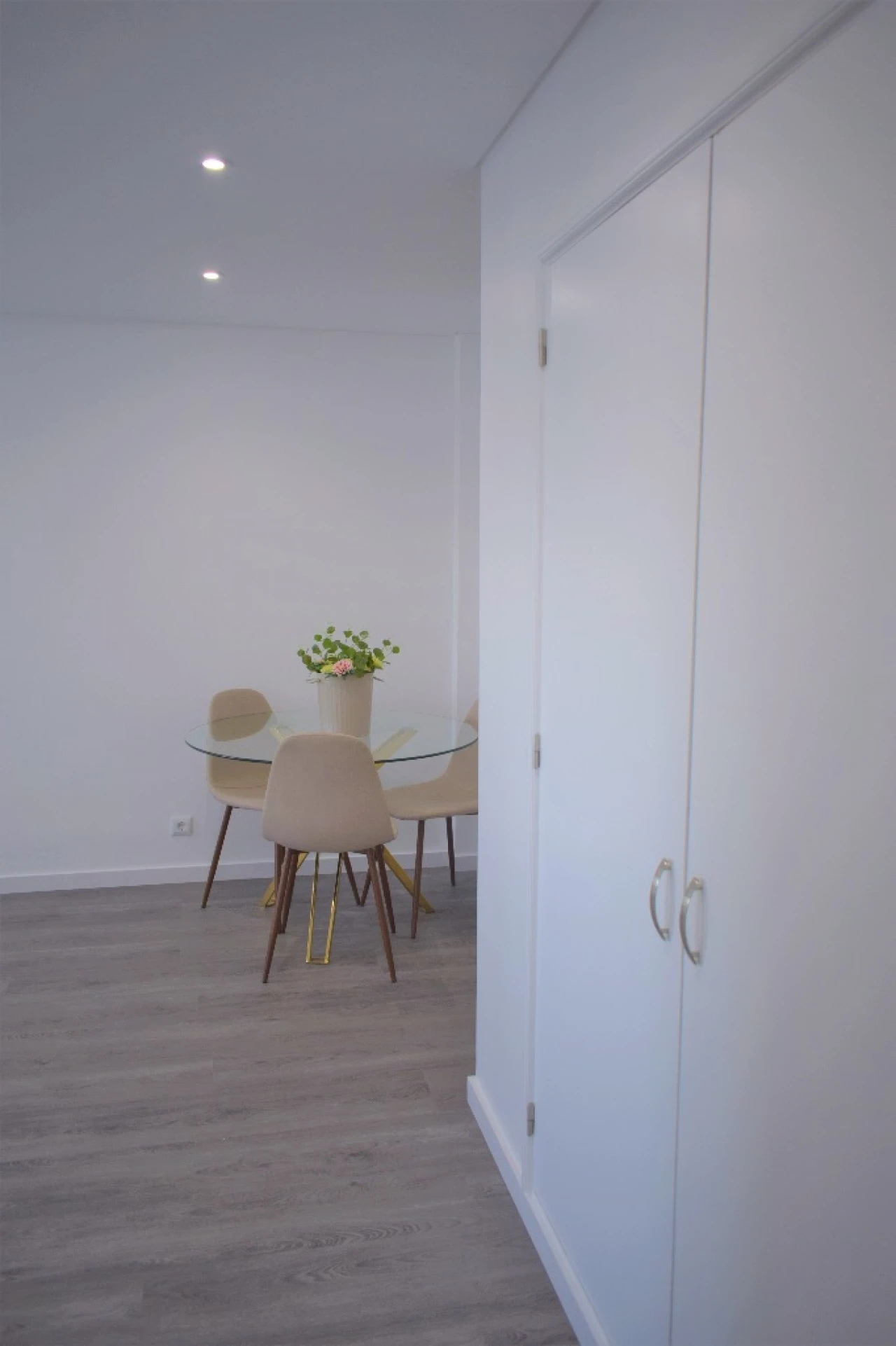 Apartamento T1 para Arrendamento em Santo António dos Cavaleiros Foto 4