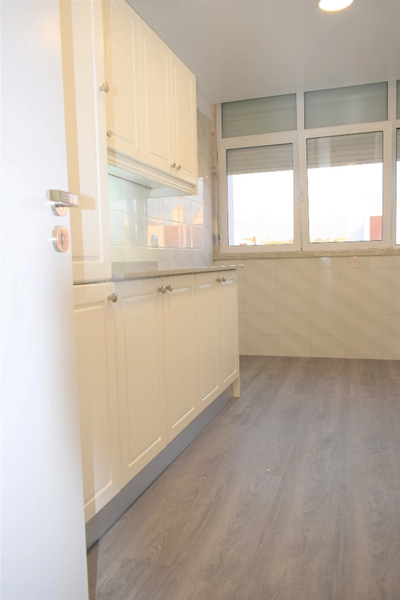 Apartamento T1 para Arrendamento em Santo António dos Cavaleiros Foto 11