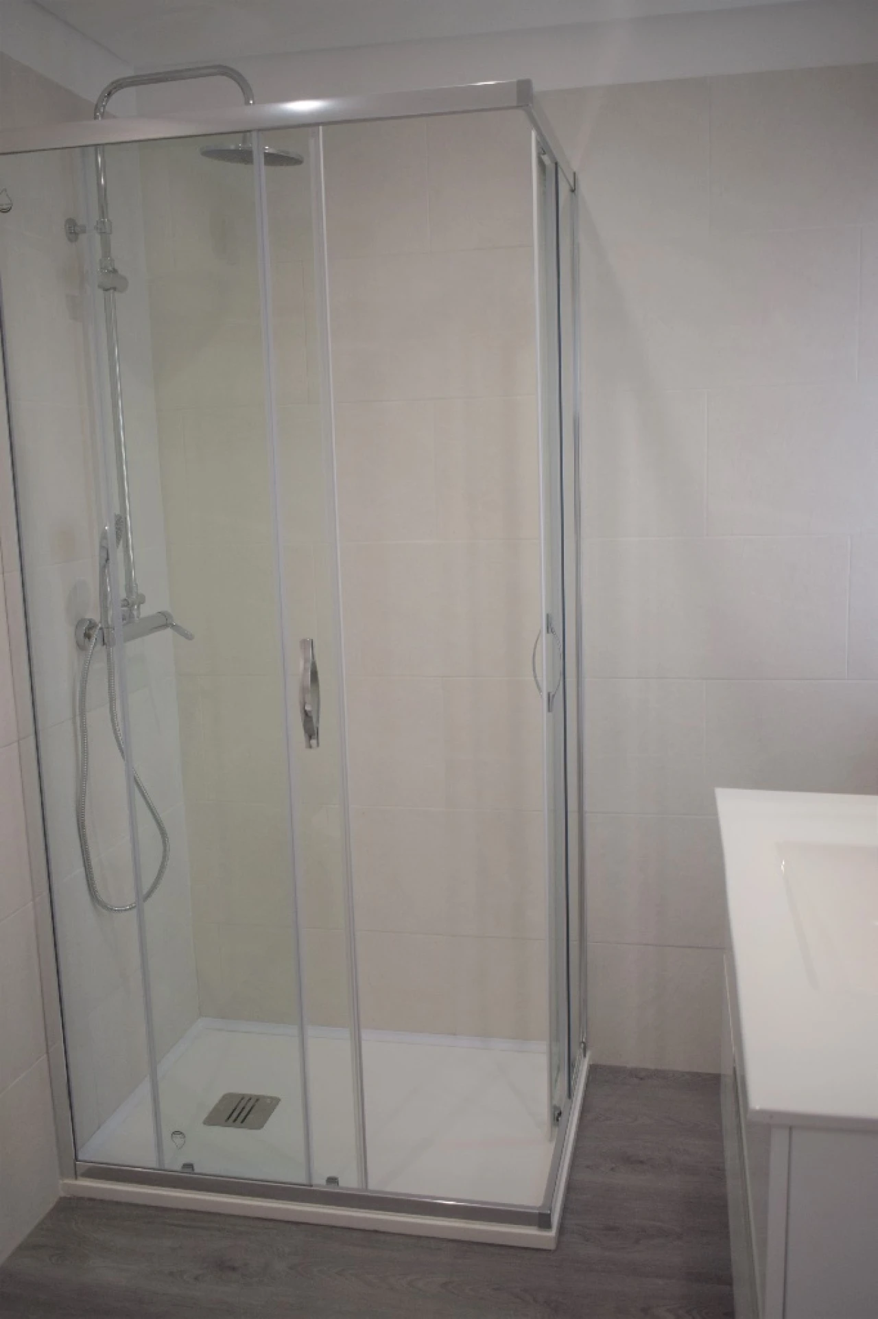 Apartamento T1 para Arrendamento em Santo António dos Cavaleiros Foto 7