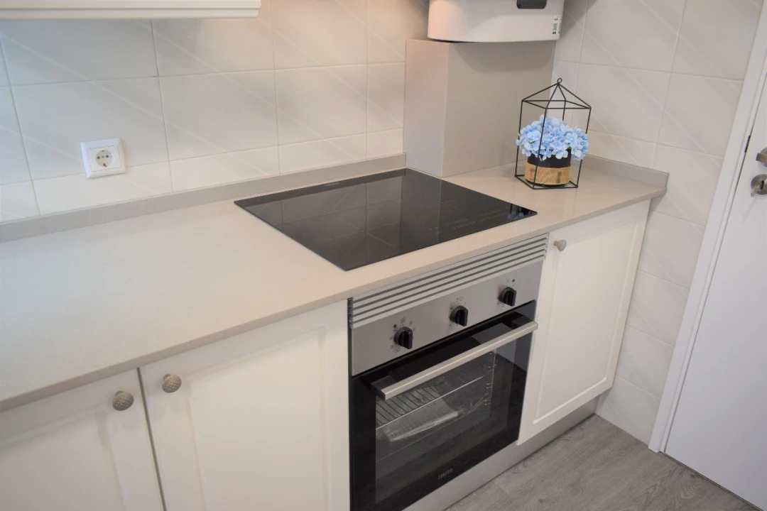 Apartamento T1 para Arrendamento em Santo António dos Cavaleiros Foto 16