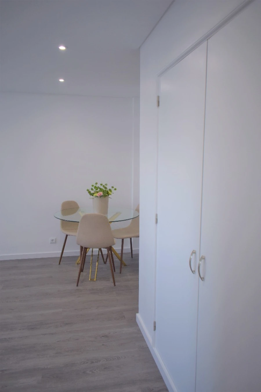 Apartamento T1 para Arrendamento em Santo António dos Cavaleiros Foto 4