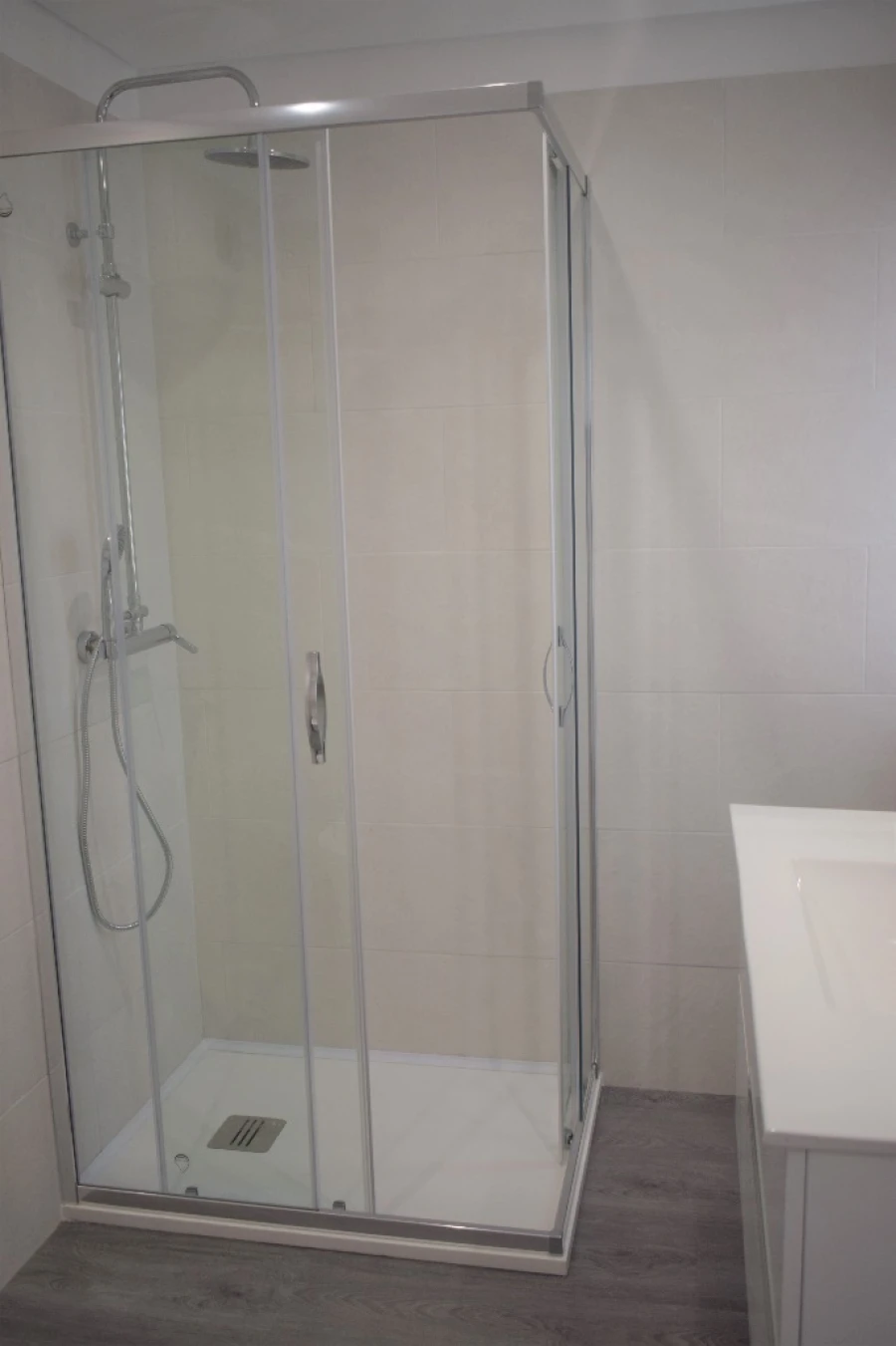 Apartamento T1 para Arrendamento em Santo António dos Cavaleiros Foto 7