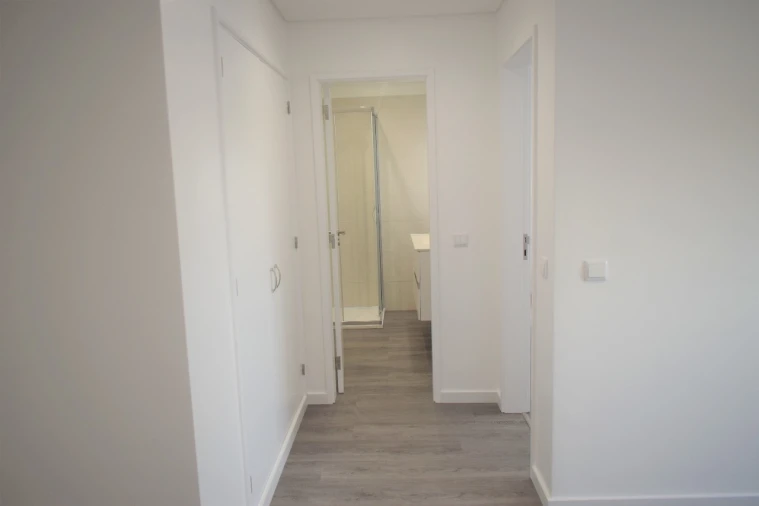 Apartamento T1 para Arrendamento em Santo António dos Cavaleiros Foto 6