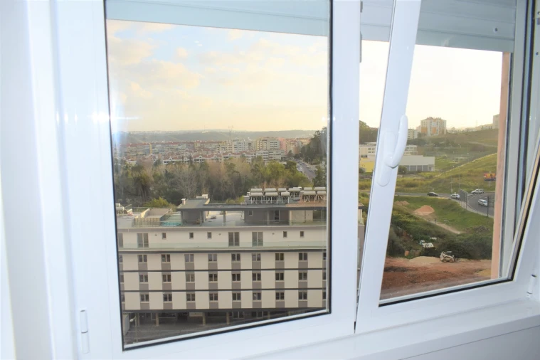 Apartamento T1 para Arrendamento em Santo António dos Cavaleiros Foto 9