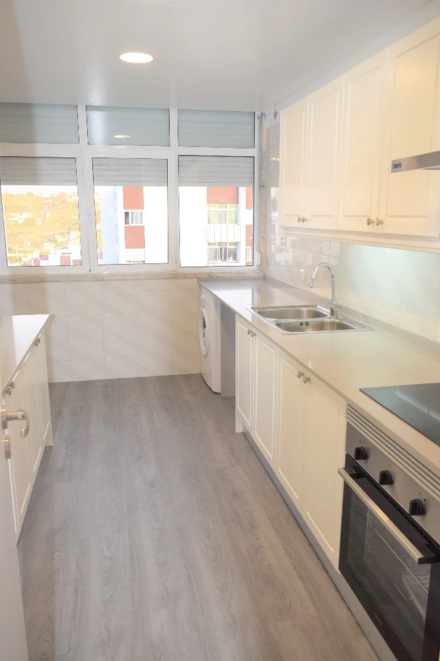 Apartamento T1 para Arrendamento em Santo António dos Cavaleiros Foto 12