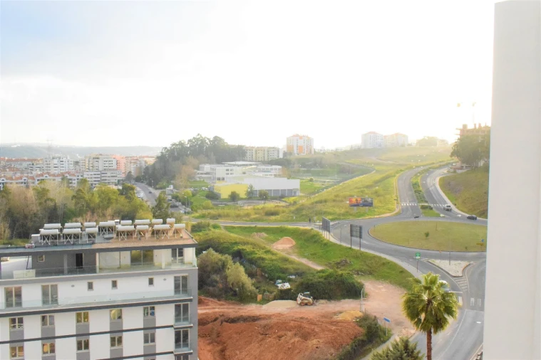 Apartamento T1 para Arrendamento em Santo António dos Cavaleiros Foto 10