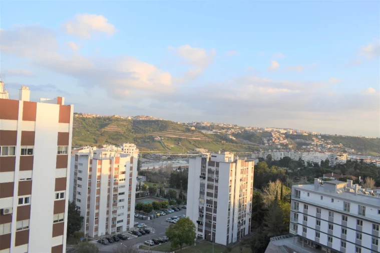 Apartamento T1 para Arrendamento em Santo António dos Cavaleiros Foto 14