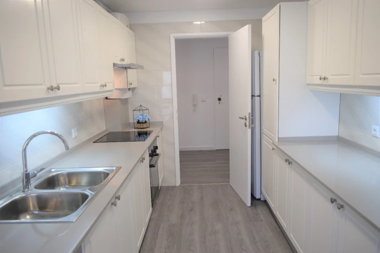 Apartamento T1 para Arrendamento em Santo António dos Cavaleiros Foto 13