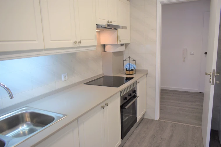 Apartamento T1 para Arrendamento em Santo António dos Cavaleiros Foto 18