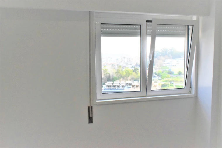 Apartamento T1 para Arrendamento em Santo António dos Cavaleiros Foto 25