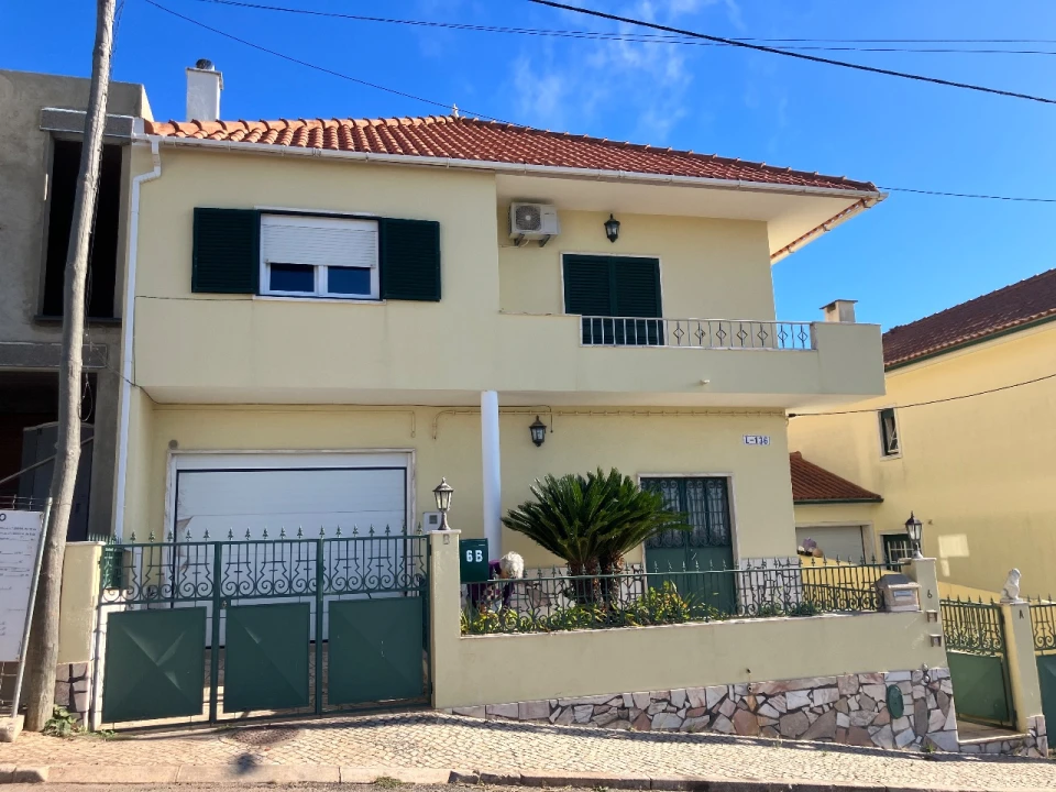 Moradia T3 para Arrendamento em Casal do Bispo Foto 1