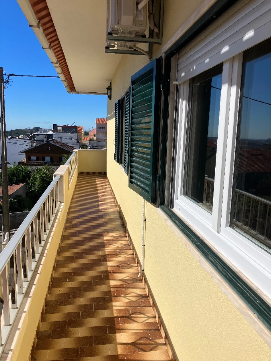 Moradia T3 para Arrendamento em Casal do Bispo Foto 3