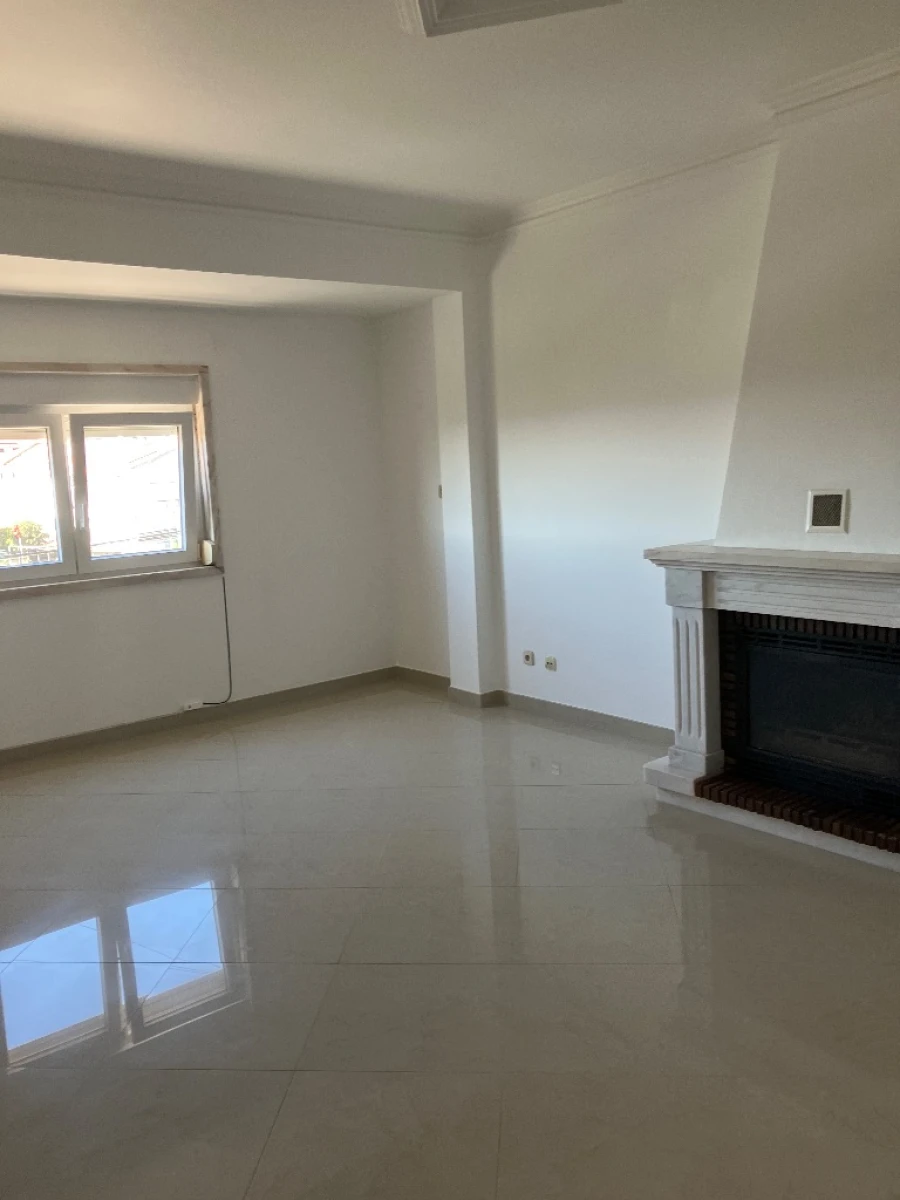 Moradia T3 para Arrendamento em Casal do Bispo Foto 9