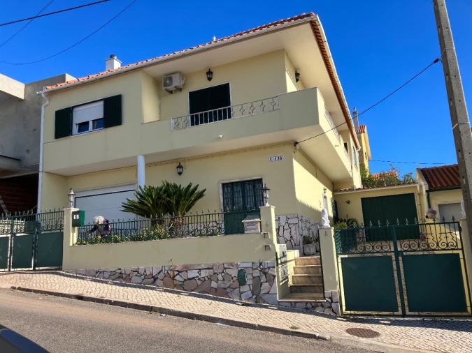 Moradia T3 para Arrendamento em Casal do Bispo Foto 8