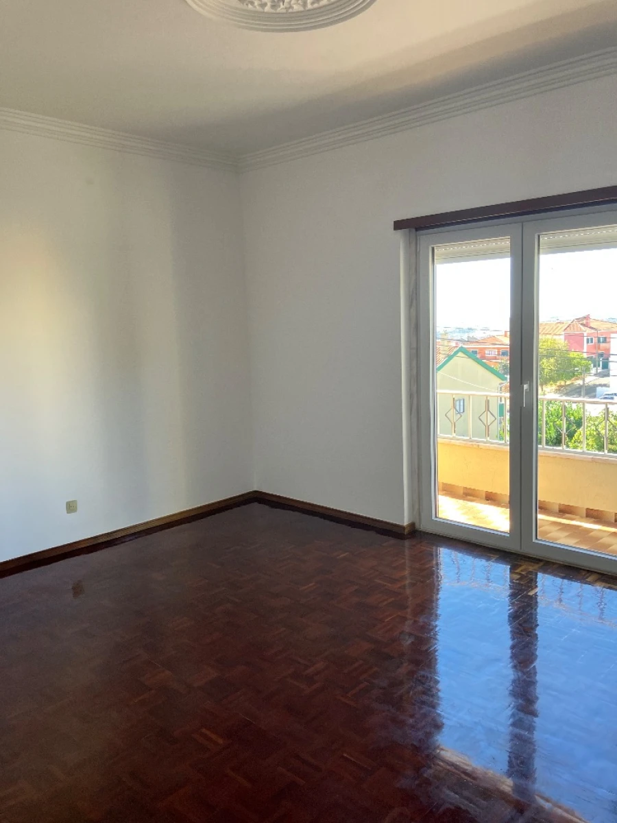 Moradia T3 para Arrendamento em Casal do Bispo Foto 15