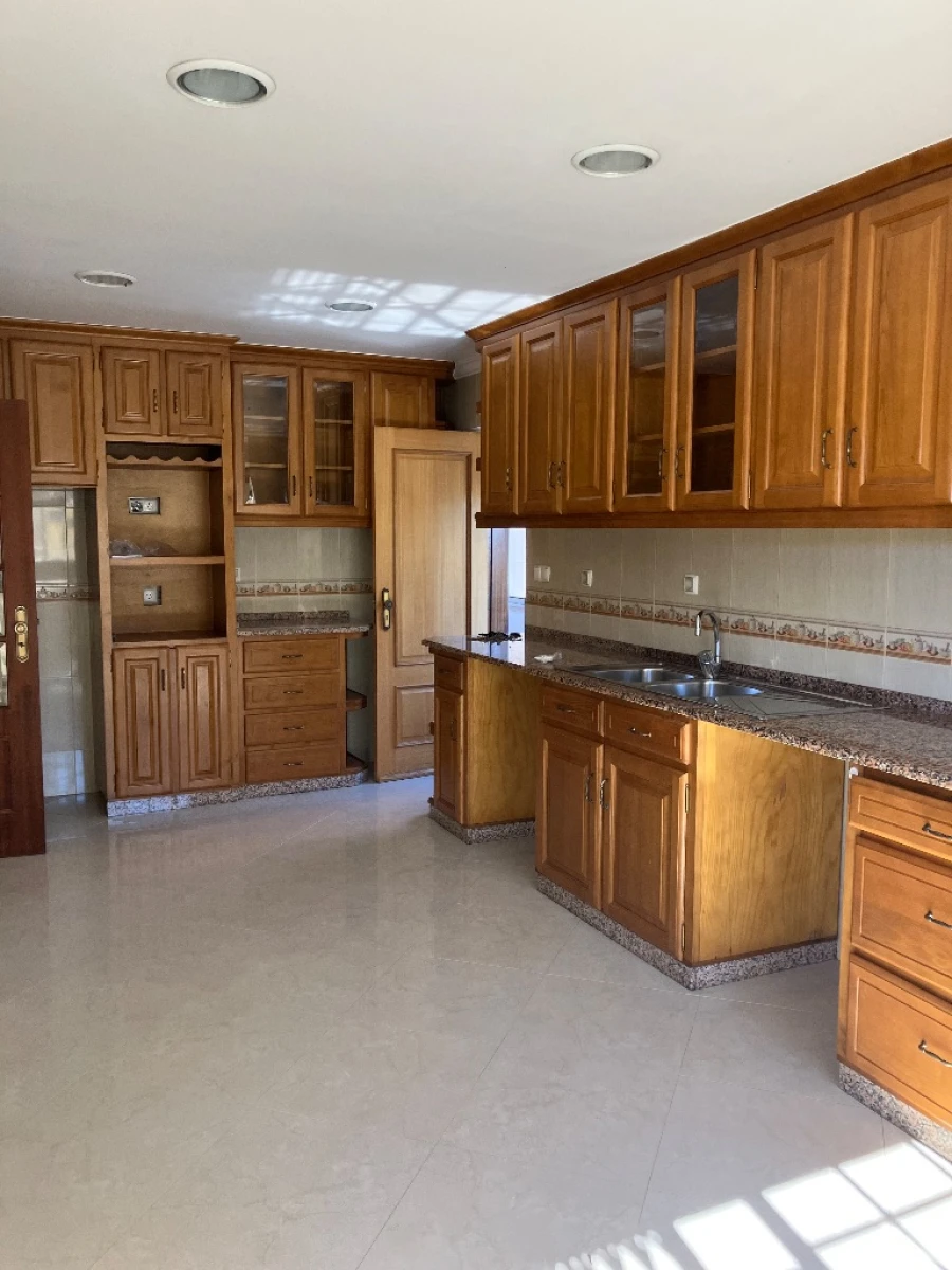 Moradia T3 para Arrendamento em Casal do Bispo Foto 12