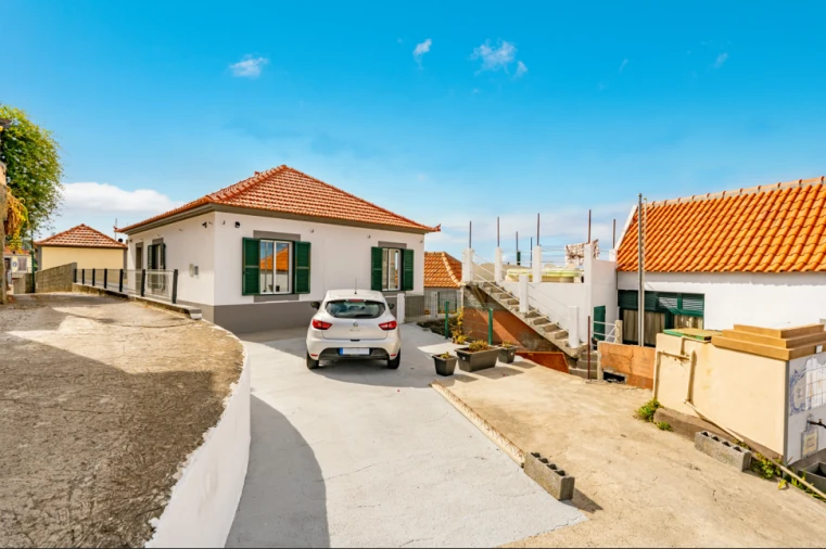 Moradia T3 para Venda em Calheta Foto 3