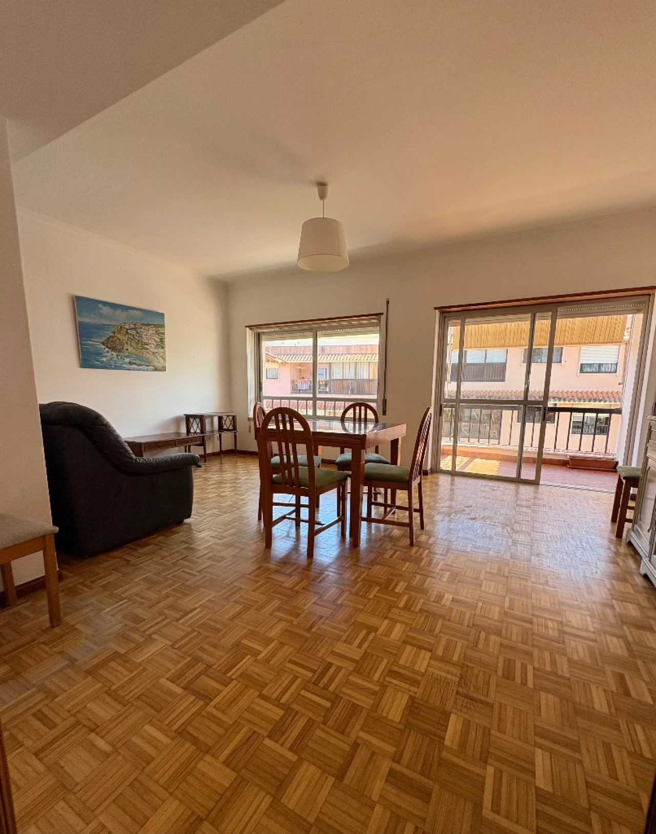 Apartamento T1 para Arrendamento em Parede Foto 2