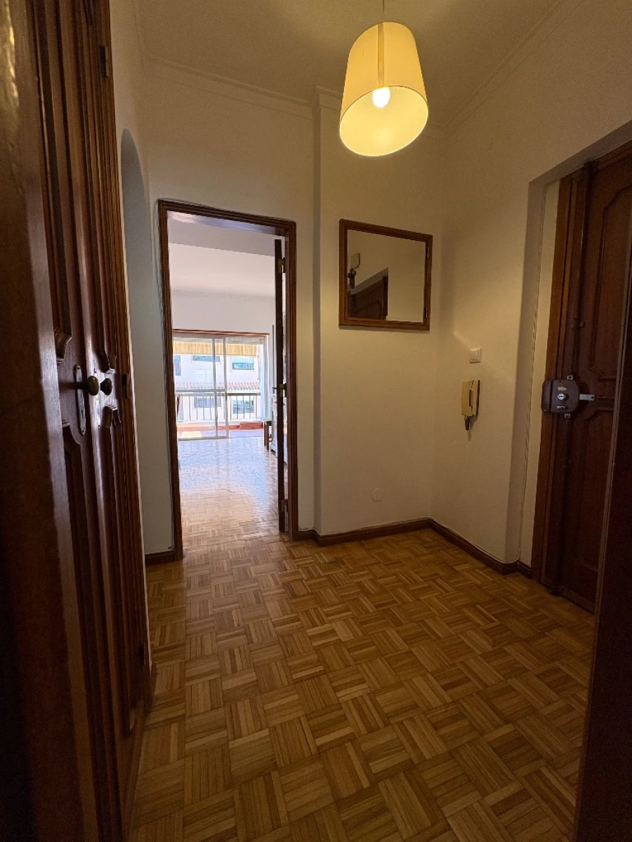 Apartamento T1 para Arrendamento em Parede Foto 6